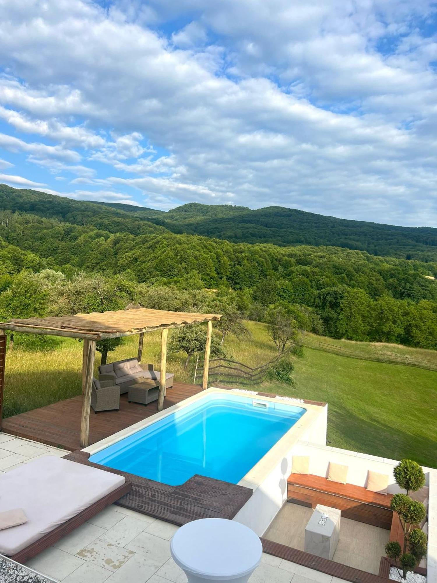 Le Chalet M - Cabana Cu O Panorama De Poveste. Surdesti (Maramures) Exterior foto