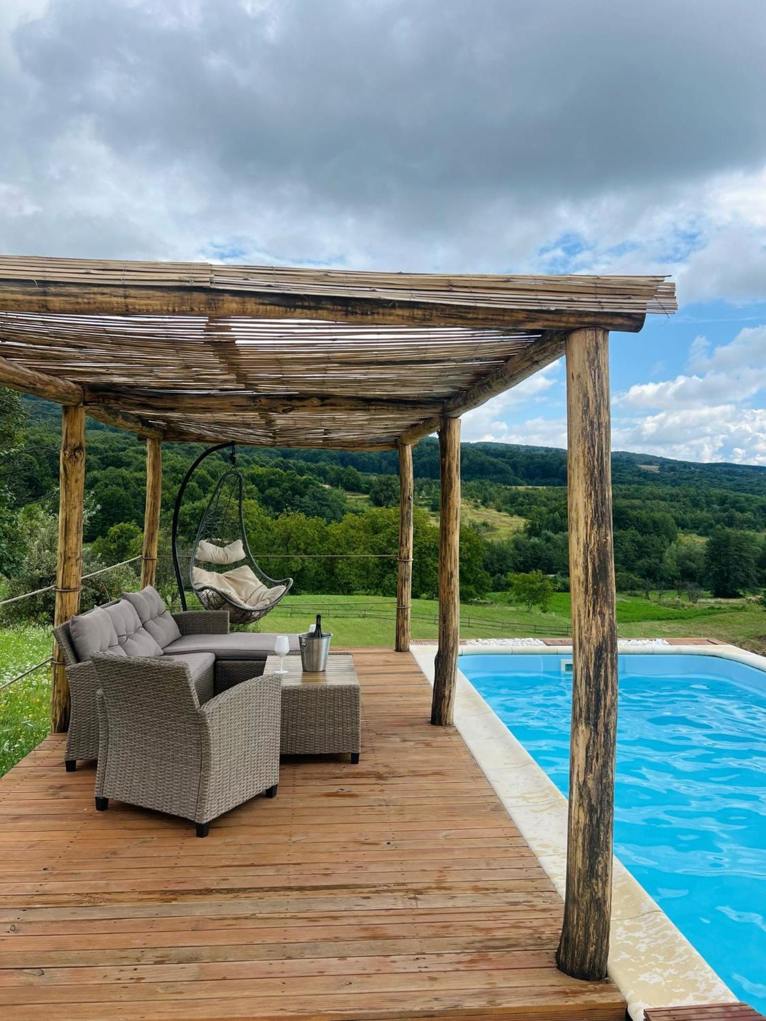 Le Chalet M - Cabana Cu O Panorama De Poveste. Surdesti (Maramures) Exterior foto