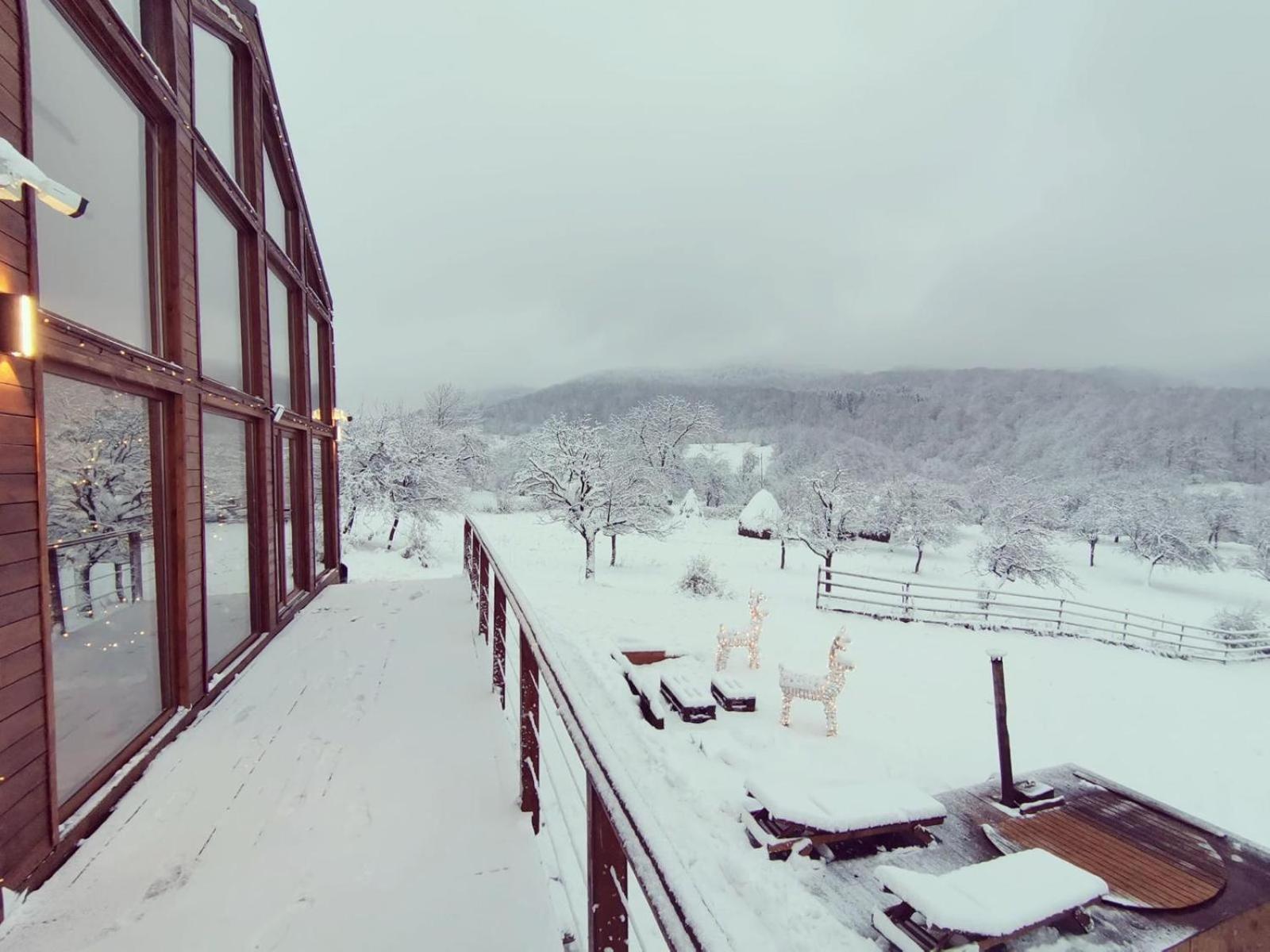 Le Chalet M - Cabana Cu O Panorama De Poveste. Surdesti (Maramures) Exterior foto