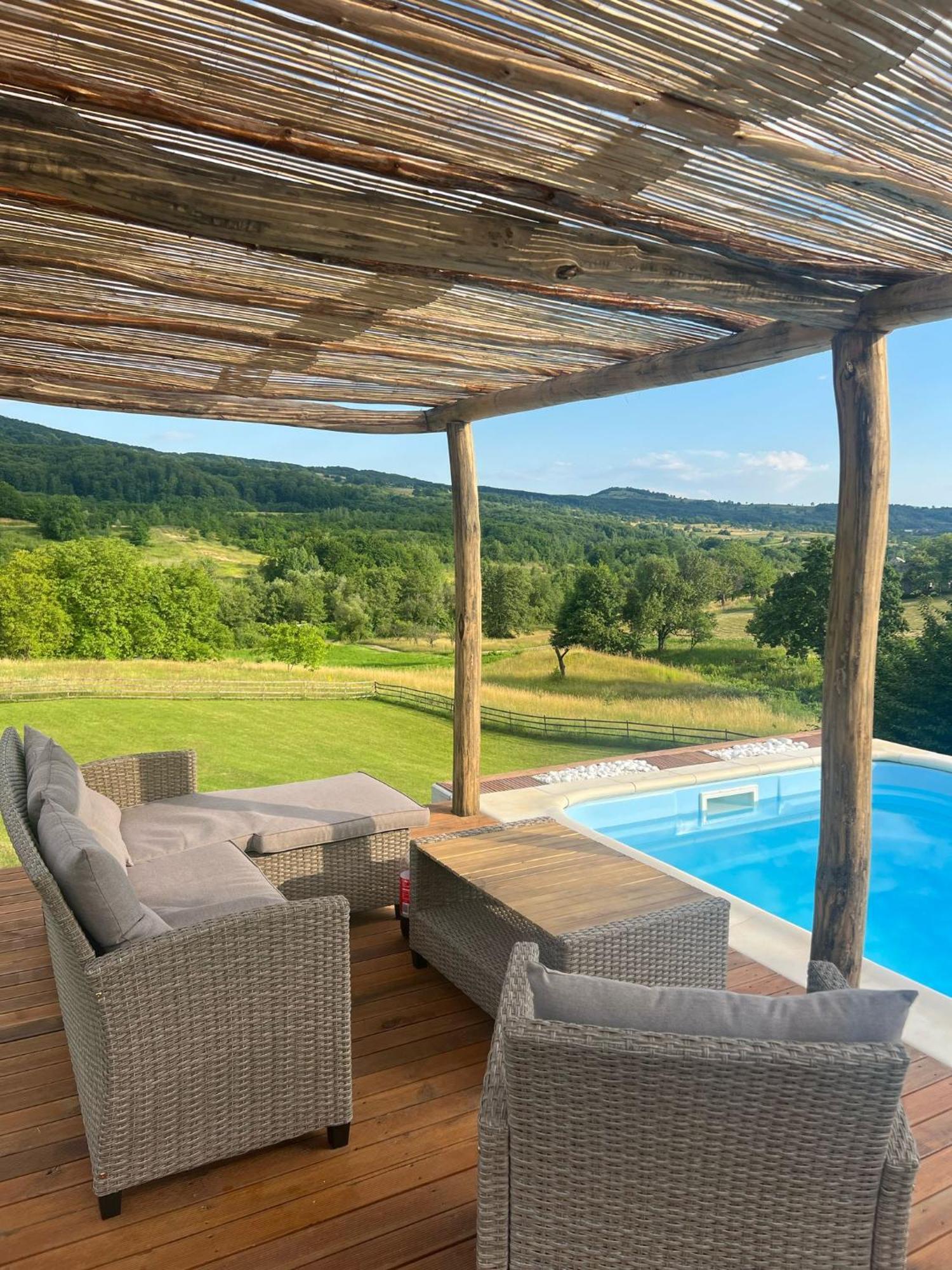 Le Chalet M - Cabana Cu O Panorama De Poveste. Surdesti (Maramures) Exterior foto